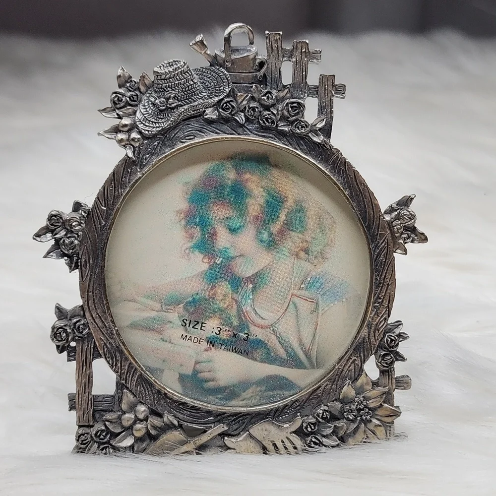 Retro Pewter Signed Perfect 1996 Photo Easel Picture Frame Gardening Design